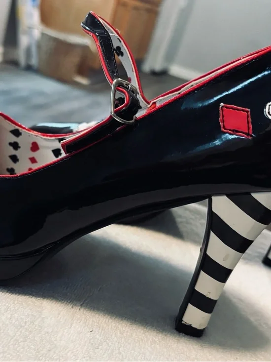 Almost Brand New Eye-Catching Heels By FUNTASTIC - Size 8.5 - Heel 4” -  Box 1B - Picture 2 of 8